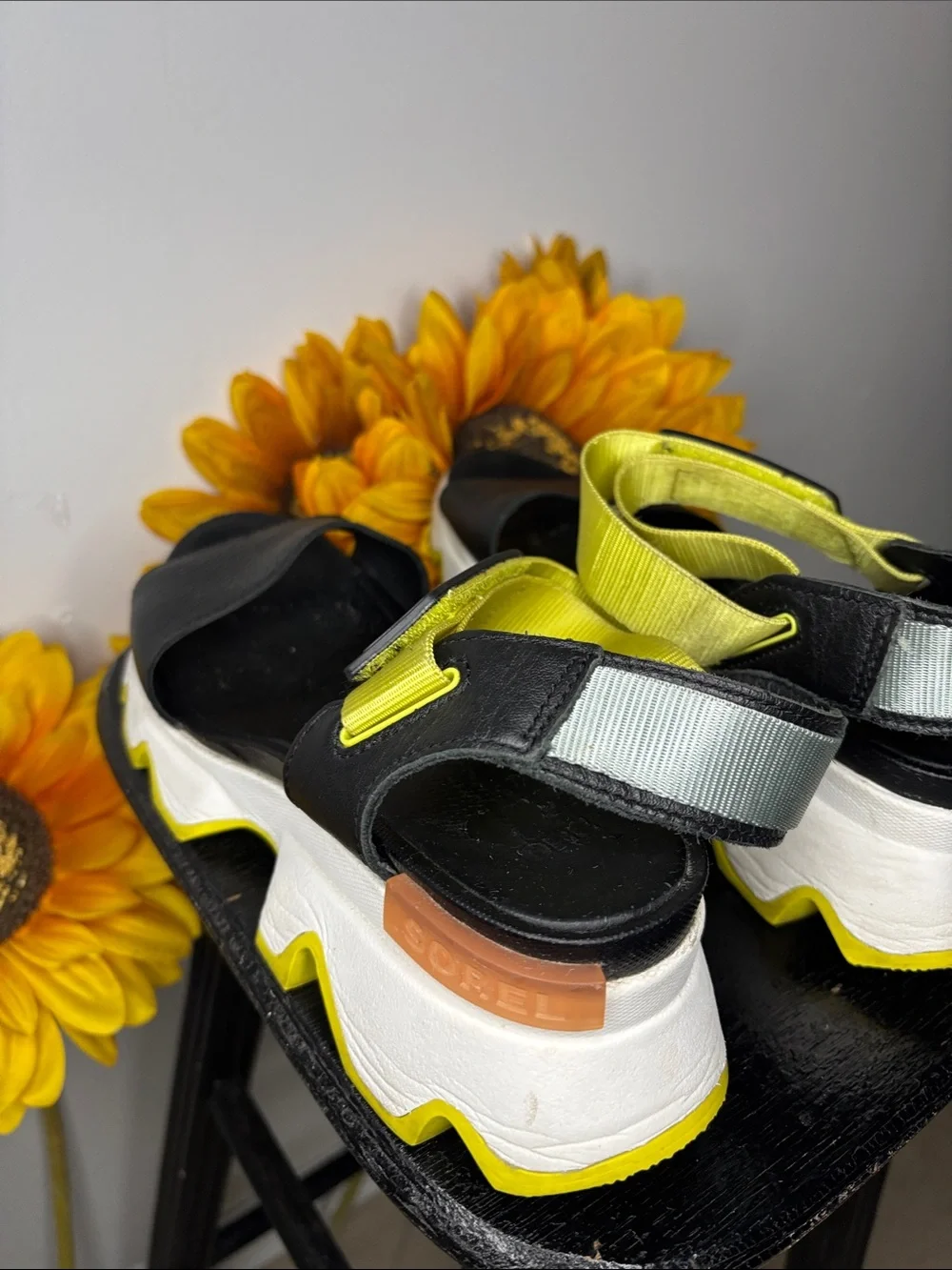 Sorel Women's KINETIC™ AURA Y Strap Platform Sandals Size 8.5